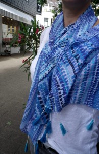 Diese Tuch aus Bio-Baumwolle ist ganz leicht, ideal für den Sommer. In 3 frischen, verschiedenen Farbgebungen erhältlich. 